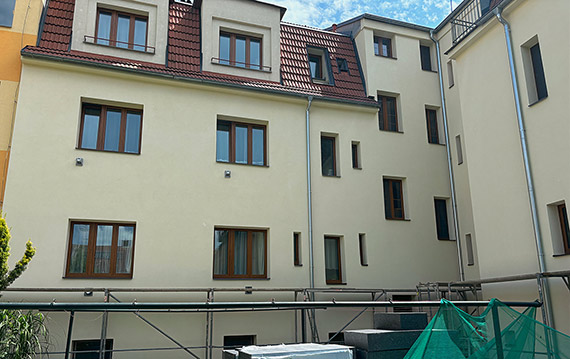 Historický dům po zateplení a moderní fasádě