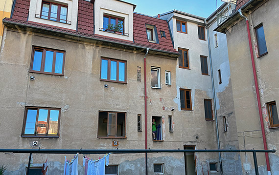 Rodinný dům před zateplením a renovací fasády